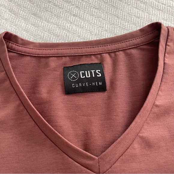 Cuts Curve-Hem V-Neck T-Shirt Men’s L - Picture 2 of 13
